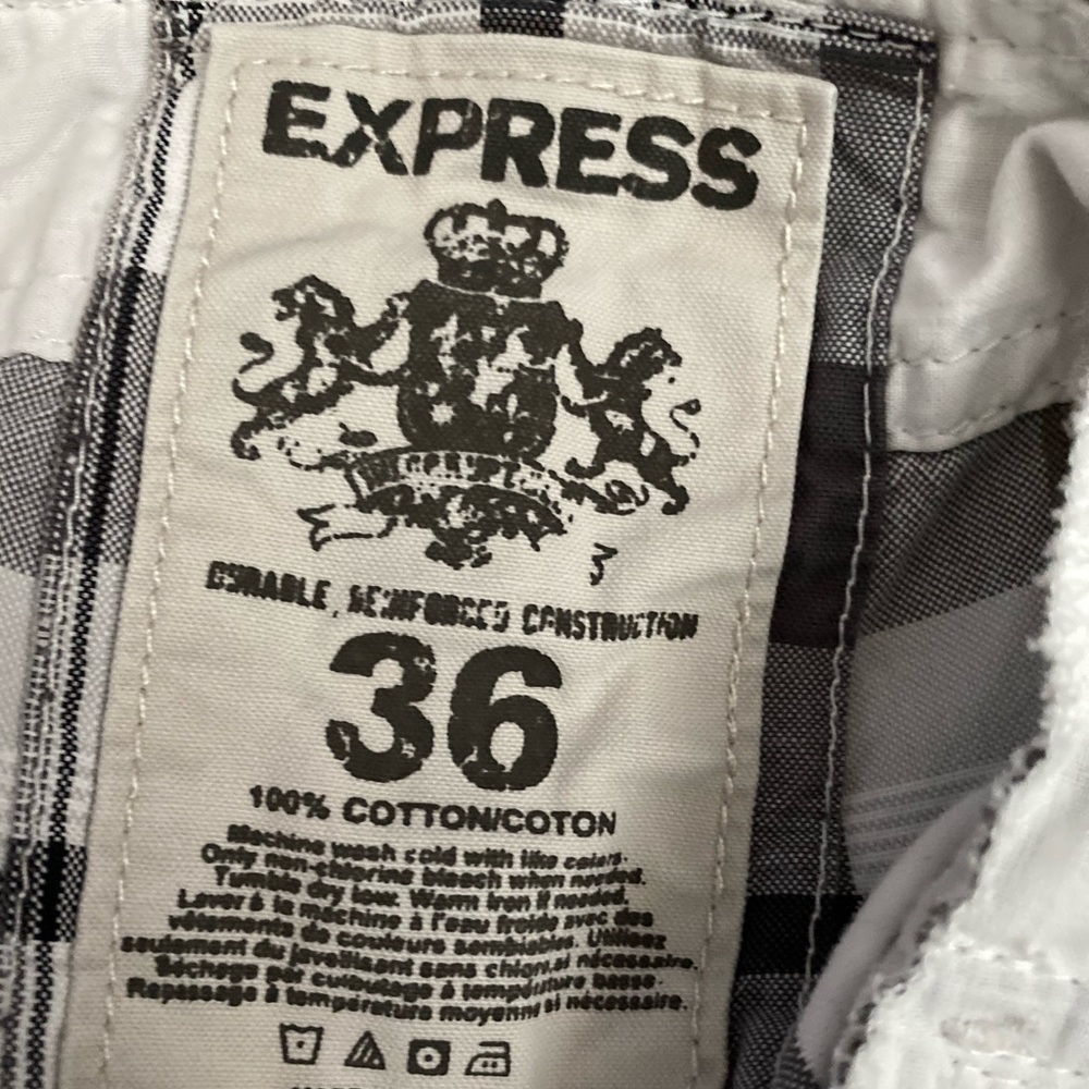 Express Shorts - Picture 2 of 3